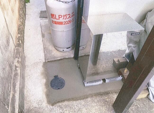 ステンレス製カバーを設置して仕上げたセントラル浄水器の設置完了状態