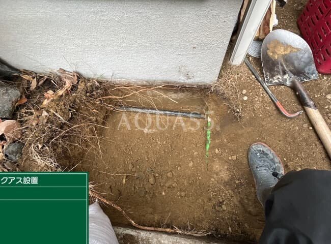 セントラル浄水器設置工事　給水配管の掘削作業の様子