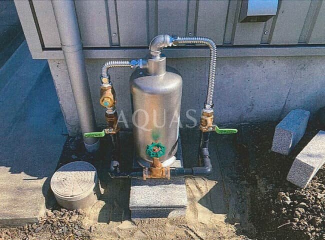 立上げした給水配管にセントラル浄水器を接続した様子