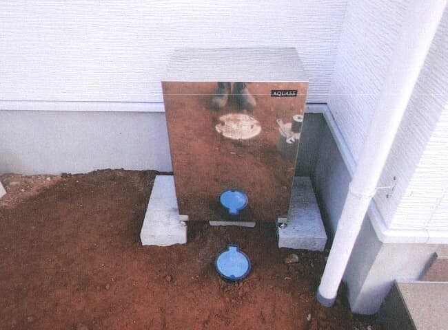 セントラル浄水器設置工事｜保温材とステンレスカバーで仕上げた設置完了の様子